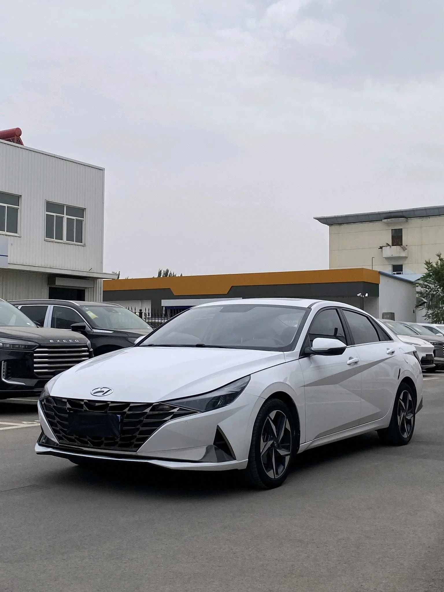 Hyundai Elantra 2021 1.5L CVT LUX Premium Edition