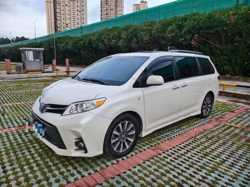 Toyota Sienna (Imported) 2019 Model Year, 3.5 L, 2WD, 7-Seater, U.S. Spec, Automatic Transmission