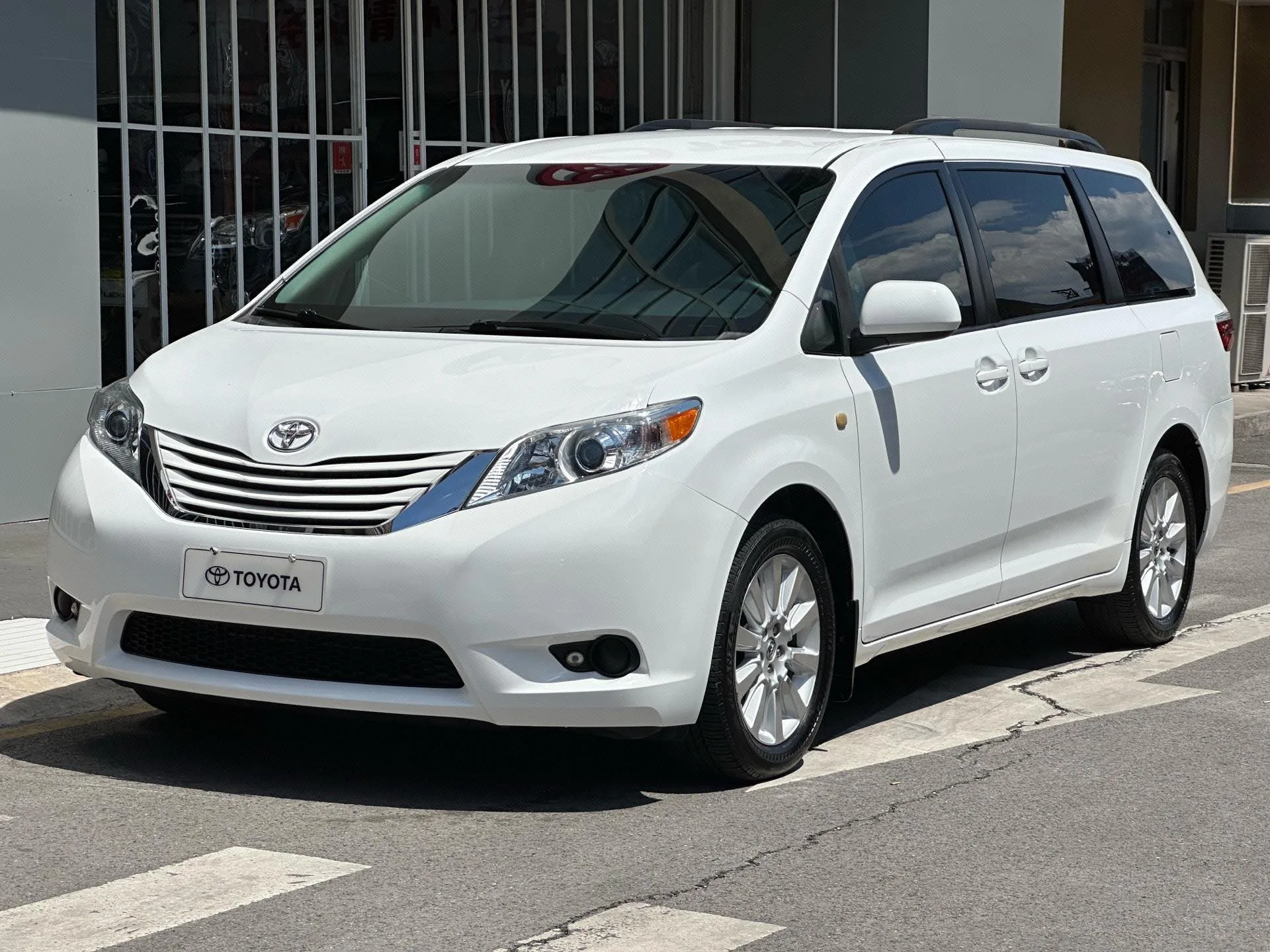 2015 Sienna 3.5L Front-Wheel Drive LE