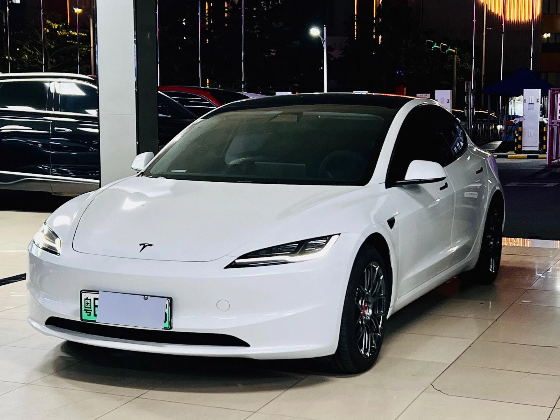 Tesla 2025 Model 3 Rear-Wheel Drive Automatic