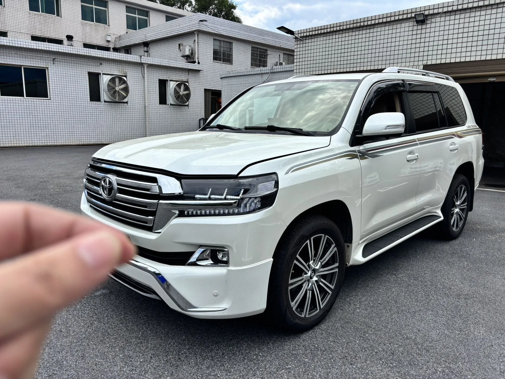 Land Cruiser (Imported) 2015 Model Year 4.0L V6 Middle East Limited Edition