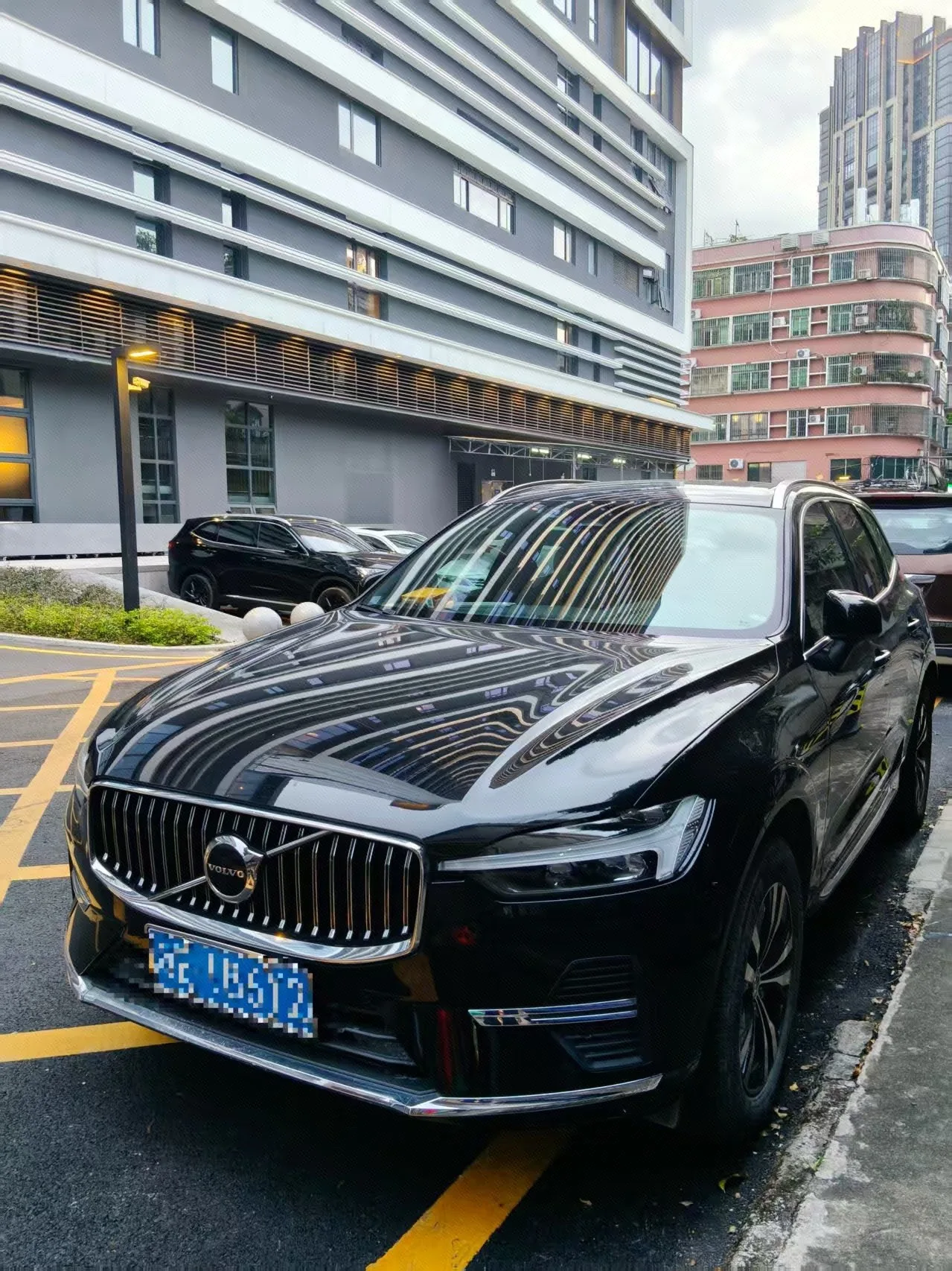 2023 Volvo XC60 B5 AWD Inscription Sport Edition