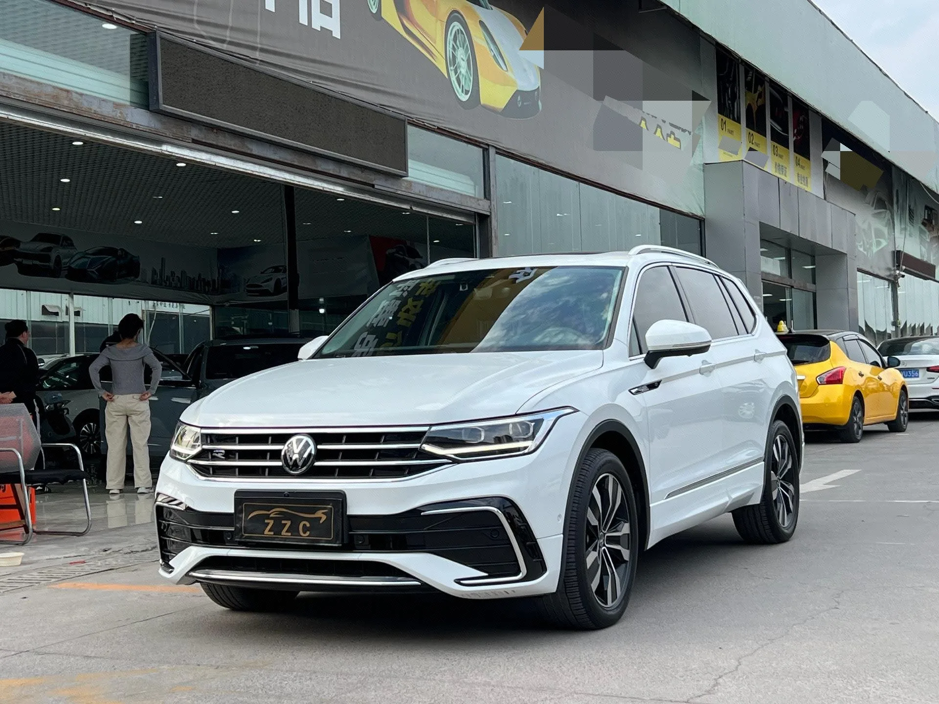 Volkswagen 2023 Tiguan L R-Line 2.0TSI 330TSI 2WD R-Line Premium Edition (Facelift) Automatic Transmission