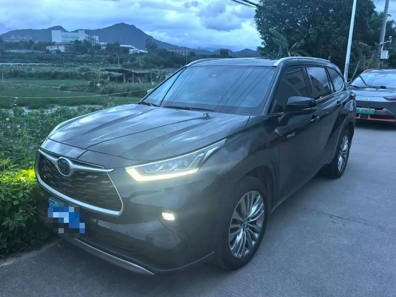 Toyota 2023 Highlander Hybrid 2.5L CVT Intelligent Electric Hybrid AWD Premium Edition 7-seater Automatic Transmission