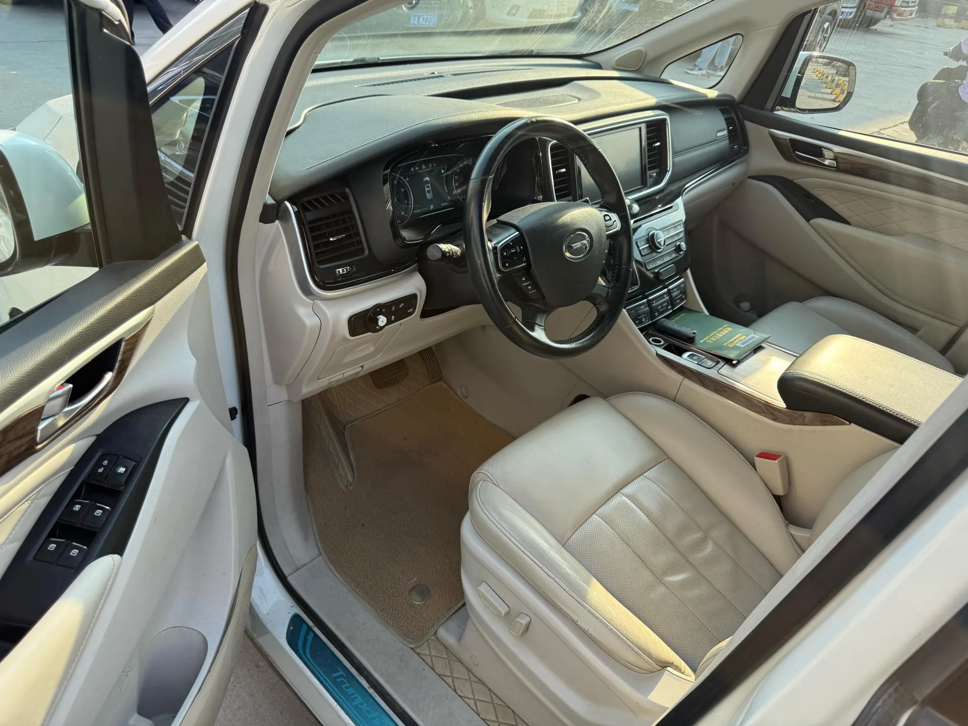 GAC Trumpchi M8 2018 Model Year 320T Premium Edition