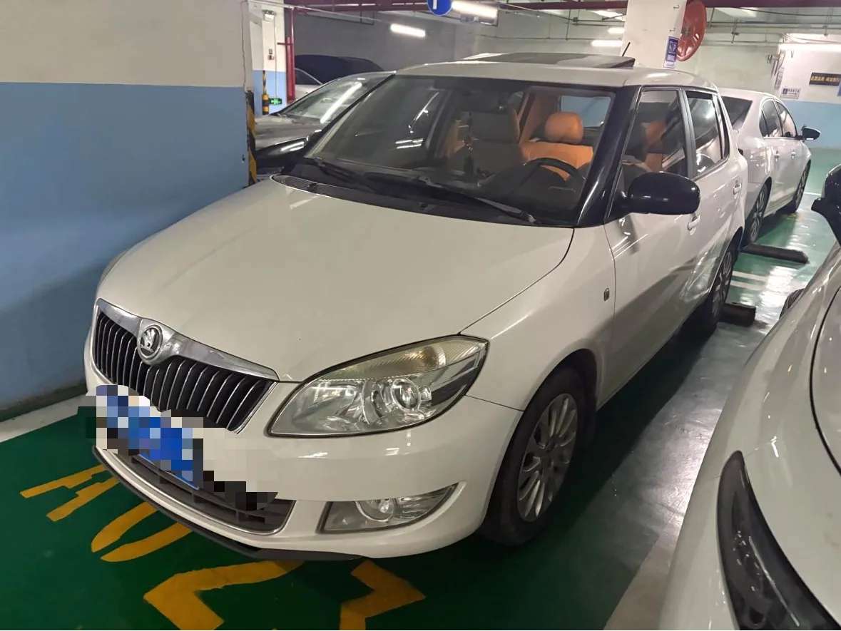 Fabia 2014 1.6L Automatic Crystal Enjoy Edition