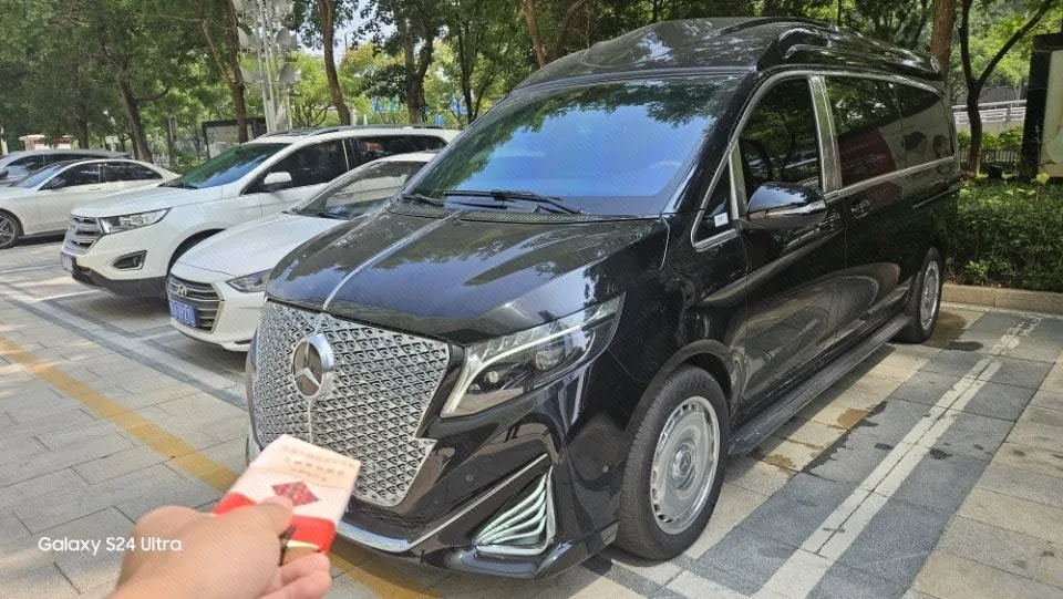 Mercedes-Benz V-Class 2022 V 260 L 2.0T Luxury Edition Automatic