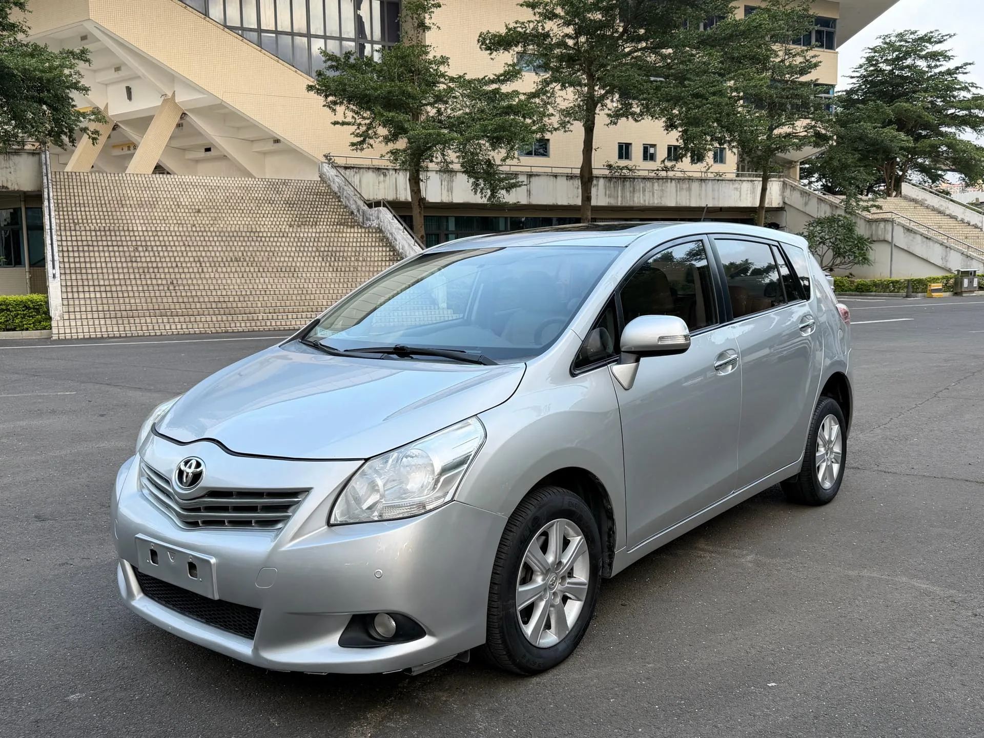 Yizhi 2011 180G CVT Luxury Multi-Purpose Edition