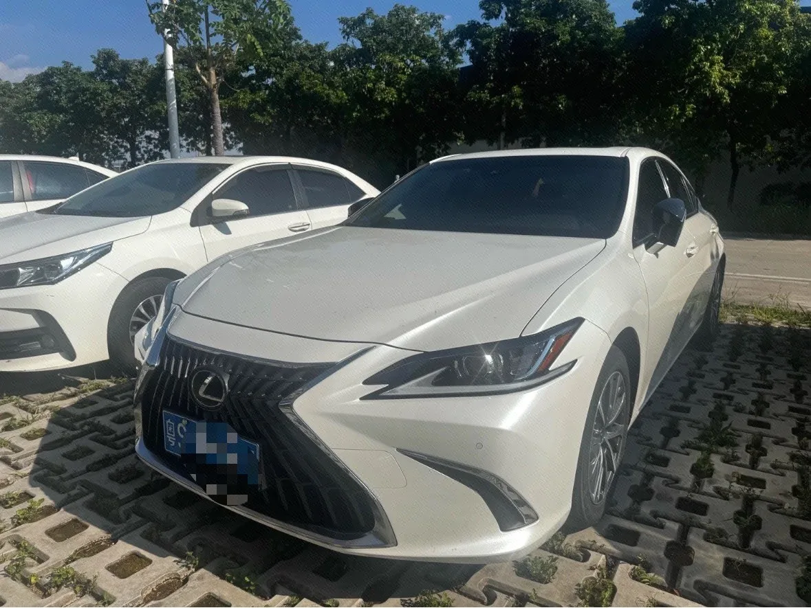 Lexus ES 2022 300h Premium Edition