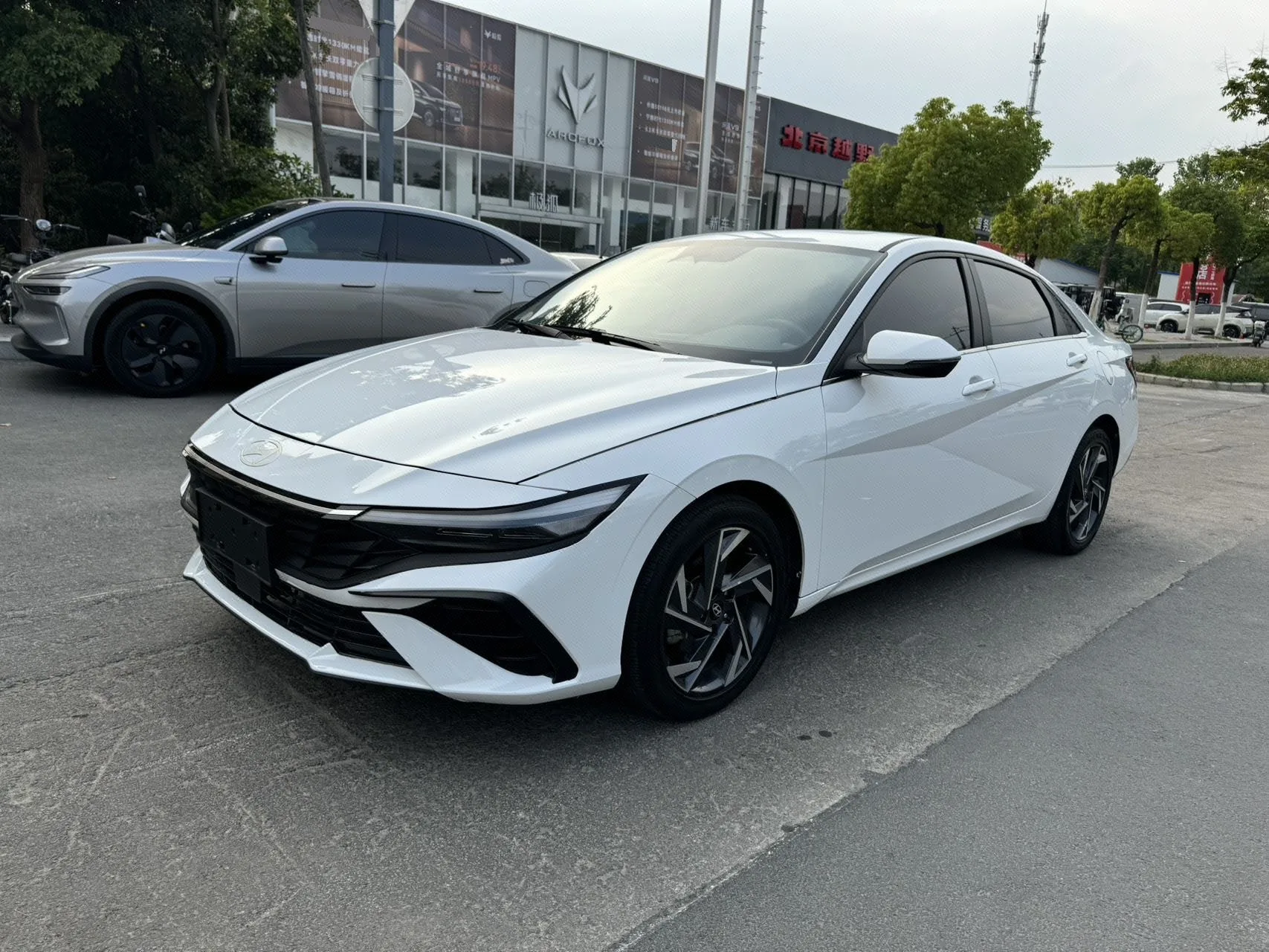 Hyundai Elantra 2023 1.5L CVT LUX Premium Edition