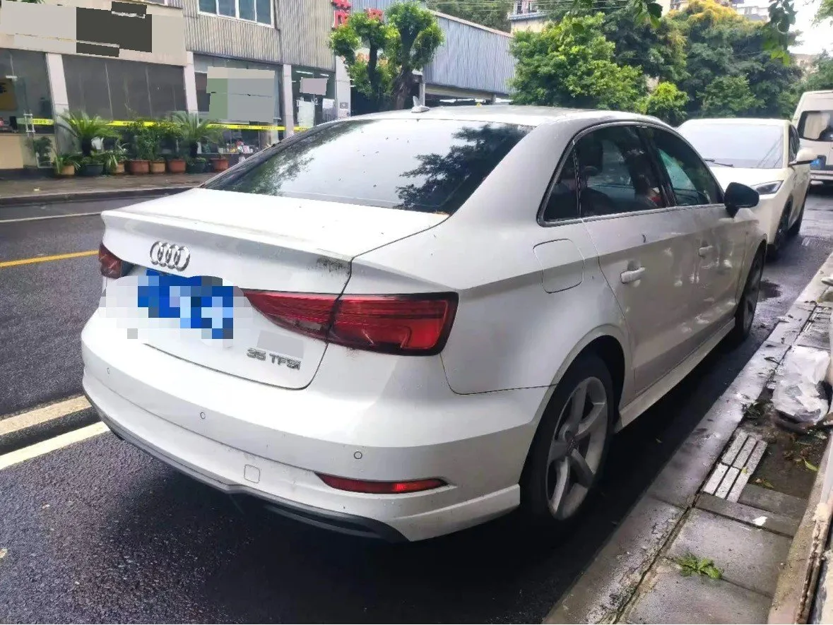 Audi A3 2018 30th Anniversary Edition Limousine 35 TFSI Fashion
