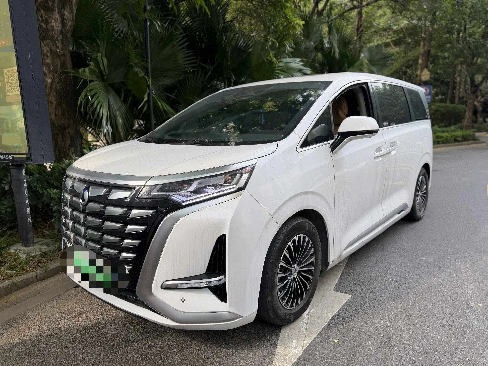 Denza D9 2022 DM-i 970 4WD Premium Edition
