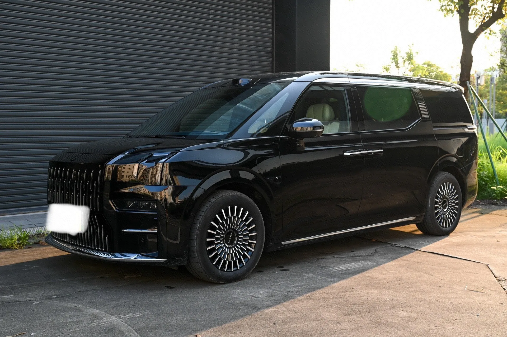 2024 Jike 009 Six-Seat Executive Edition AWD 108kWh Automatic