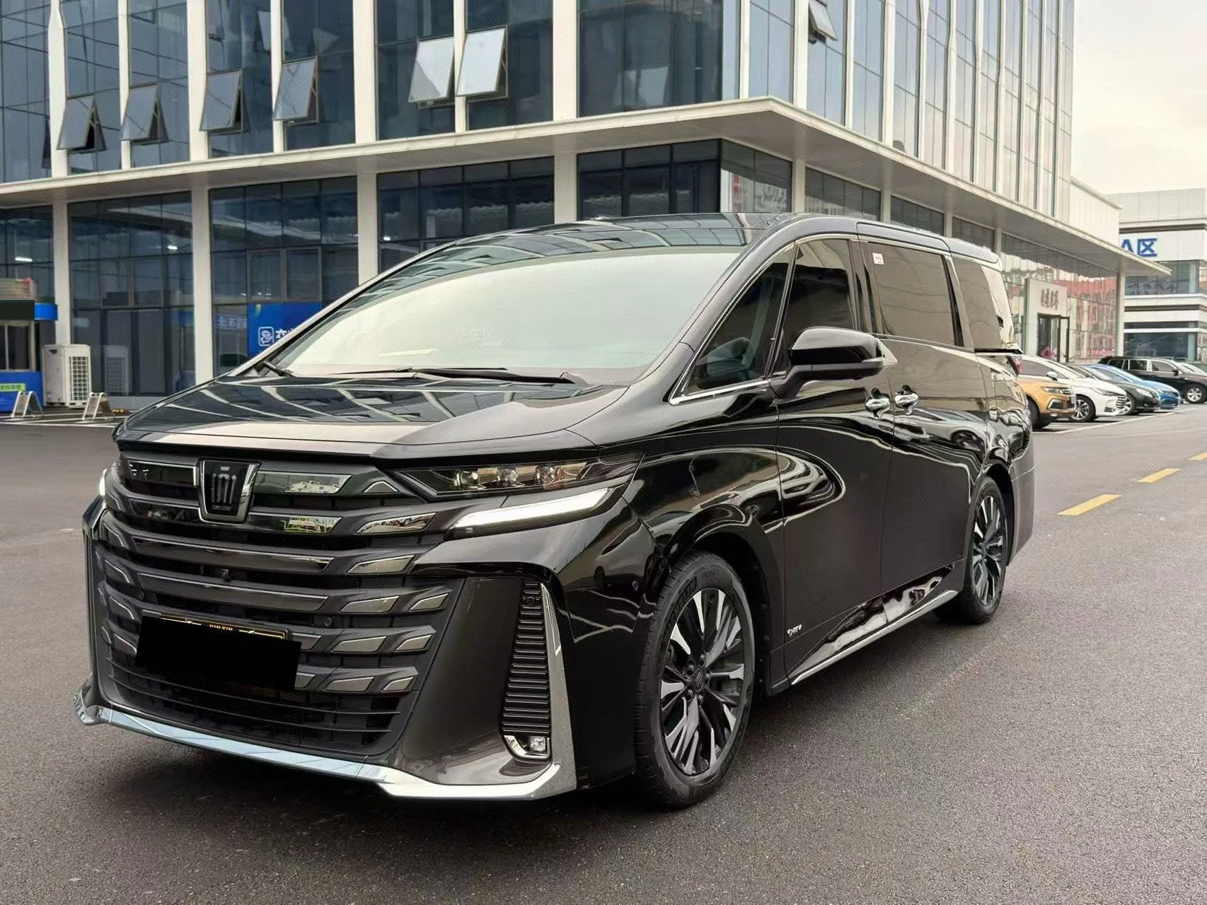 Toyota Vellfire (Imported) 2024 Crown Vellfire 2.5 CVT Supreme Executive Edition Automatic Transmission