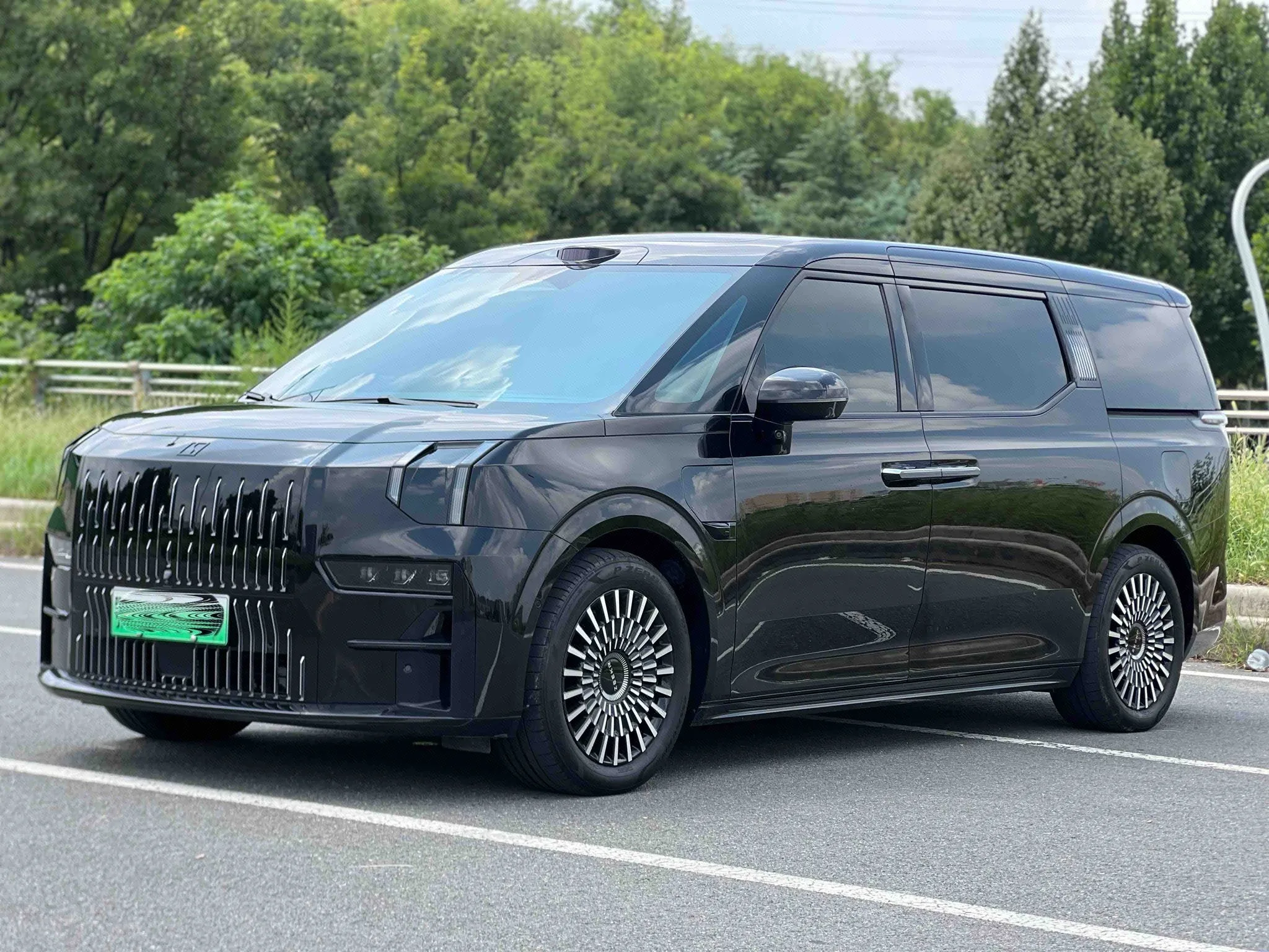 2024 Jike 009 Six-Seat Executive Edition AWD 108kWh Automatic