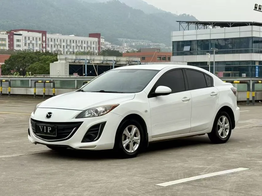 Mazda 3 Axela 2015 Sedan 1.6L Automatic Comfort Model