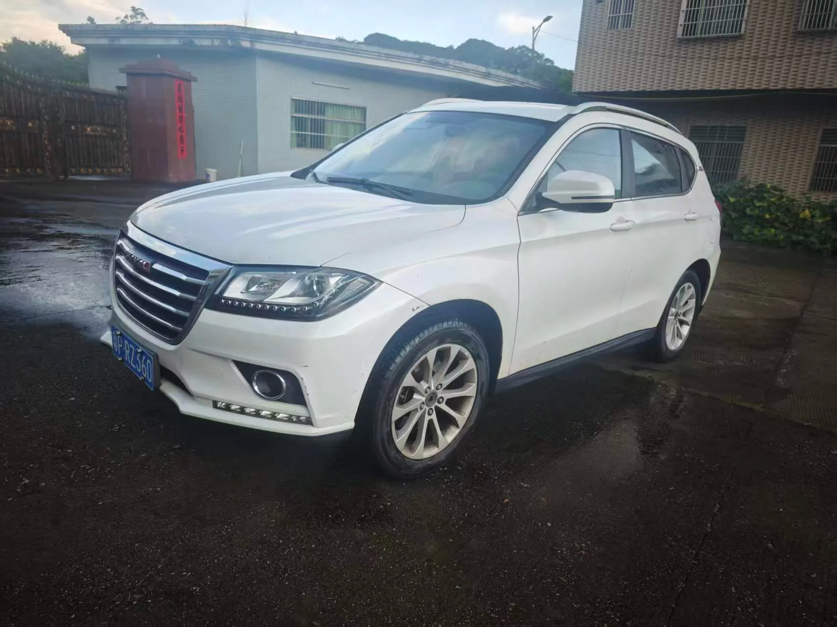 Haval H2 2017 Red Label 1.5T Automatic Two-Wheel Drive Luxury Edition