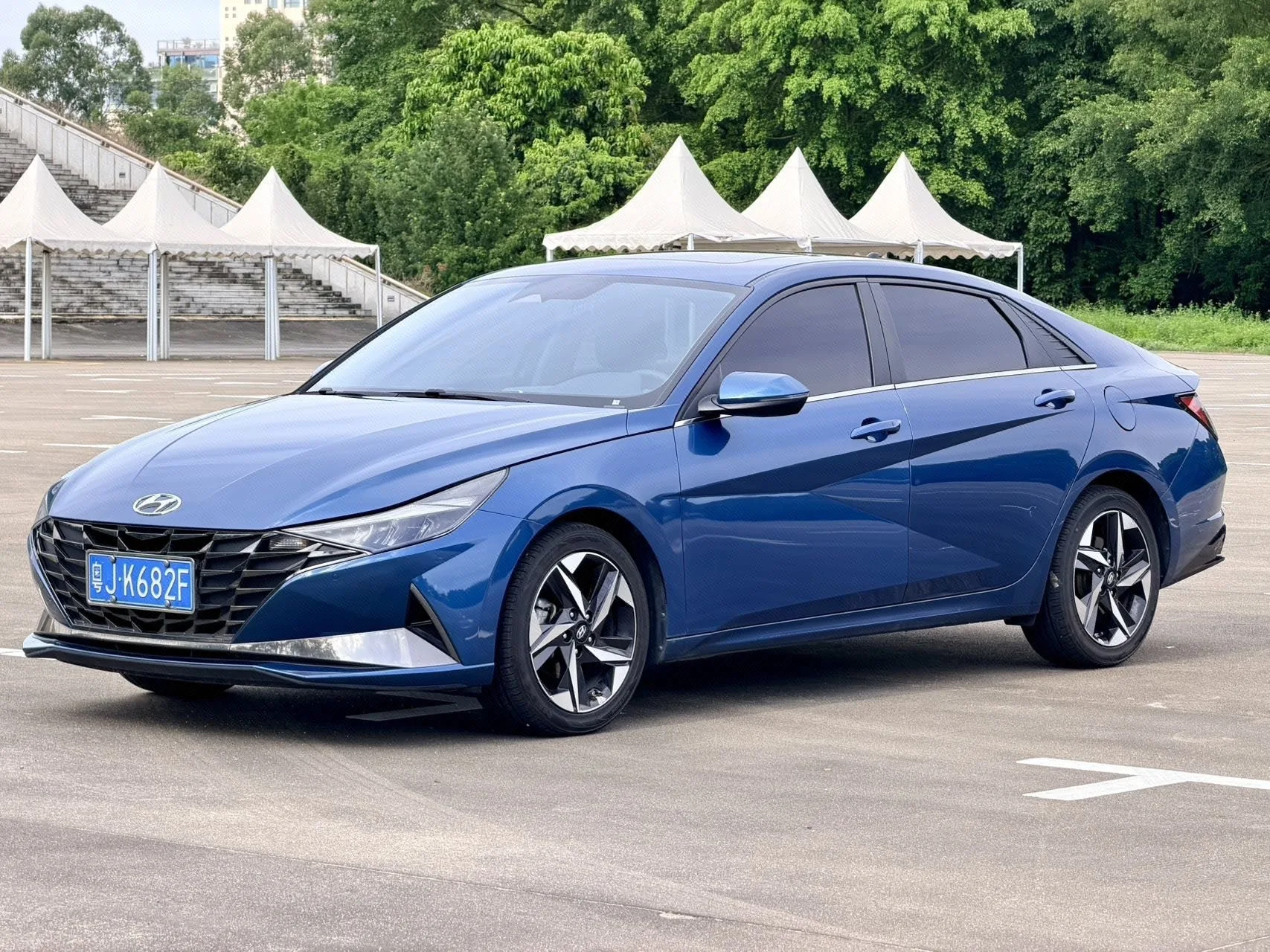 Hyundai Elantra 2021 1.5L CVT LUX Premium Edition