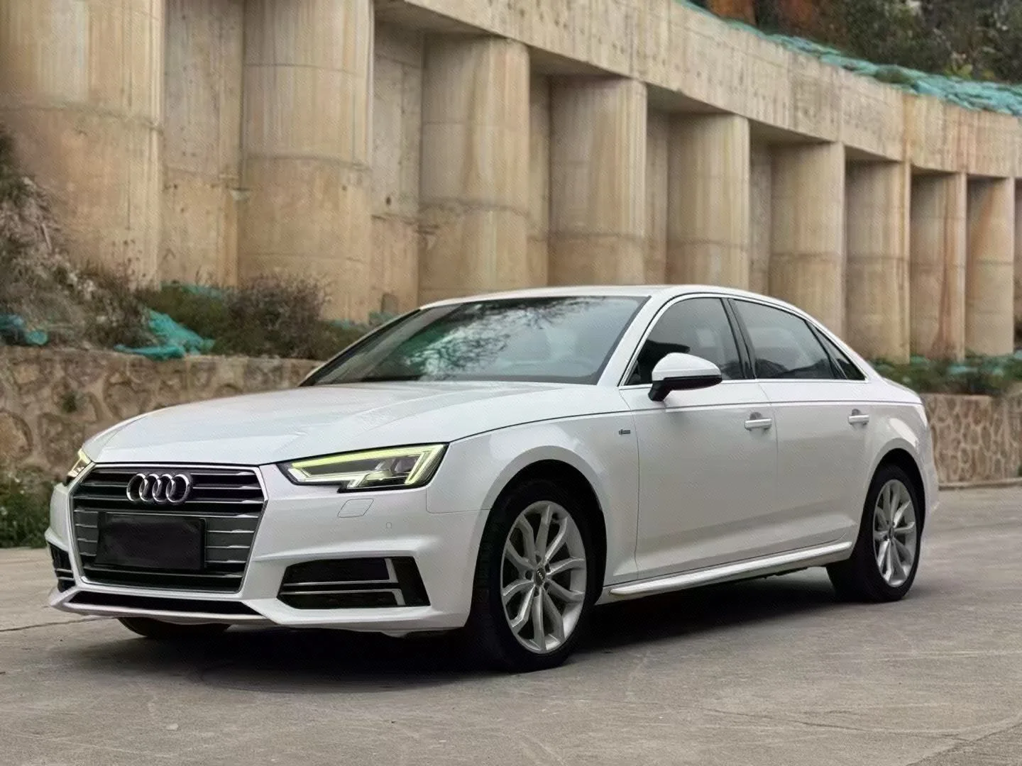 Audi A4L 2018 30th Anniversary Edition 40 TFSI Fashion Model
