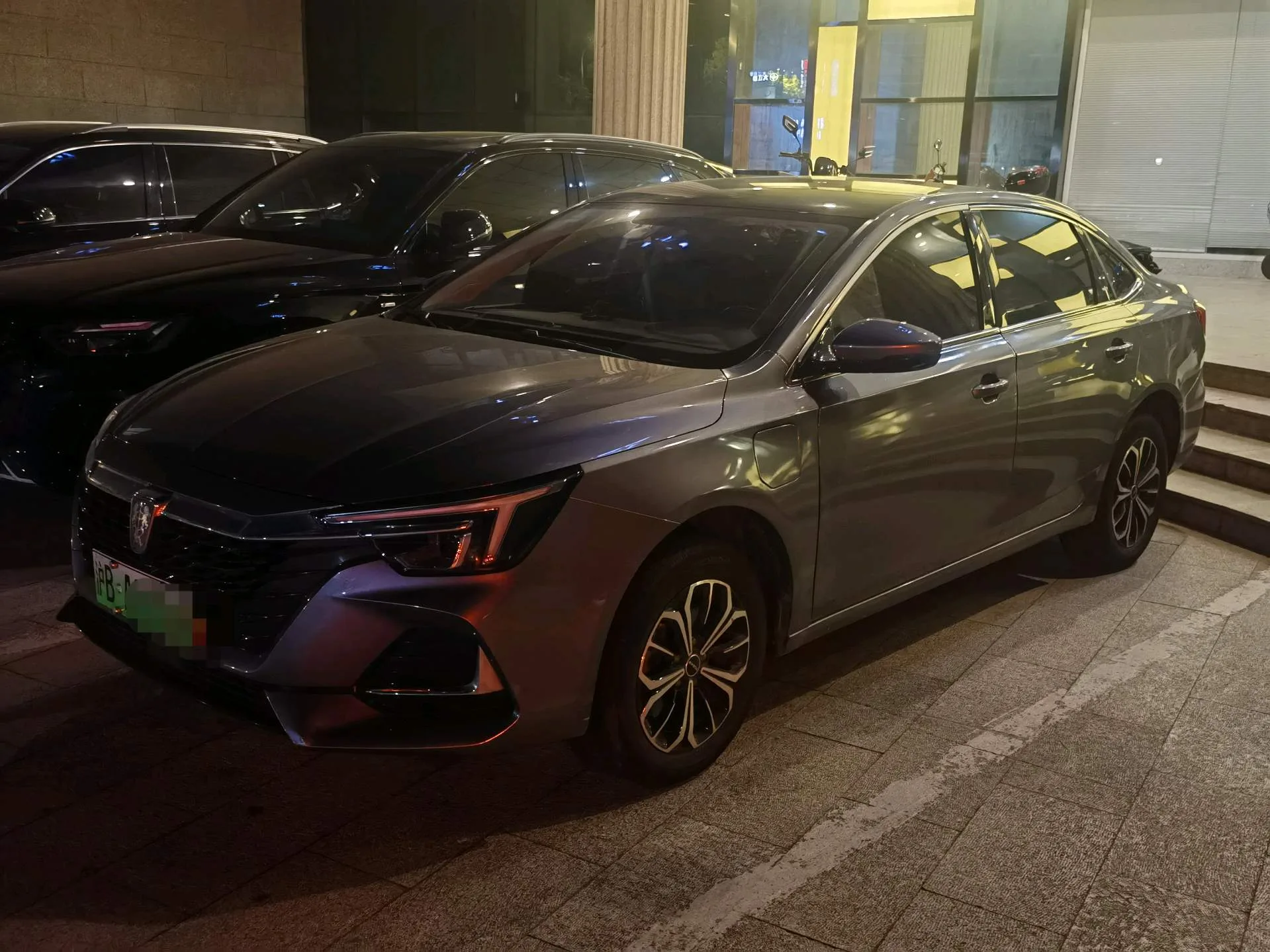 Roewe i6 MAX New Energy 2022 EV 500 Panoramic Roof Special Edition