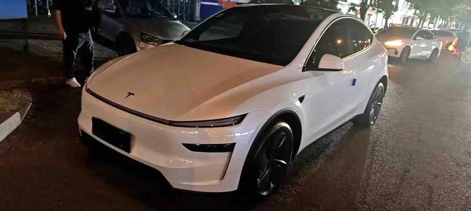 Tesla 2026 Model Y Rear-Wheel Drive Automatic