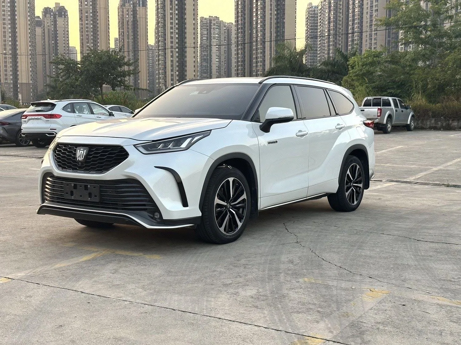 Crown Land Cruiser 2021 2.5L HEV 4WD Luxury Edition