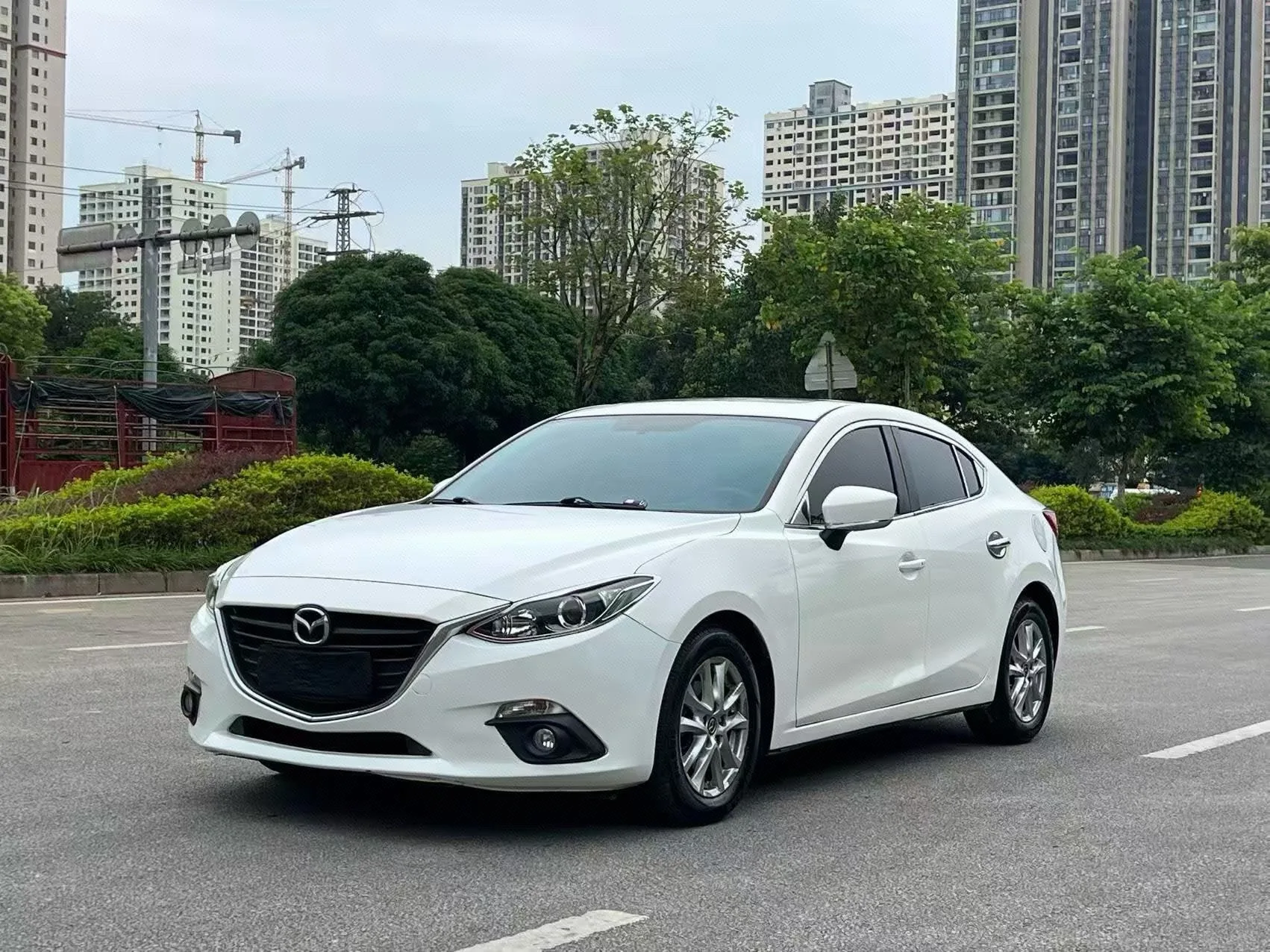 Mazda3 Axela 2014 Sedan 1.5L Automatic Luxury