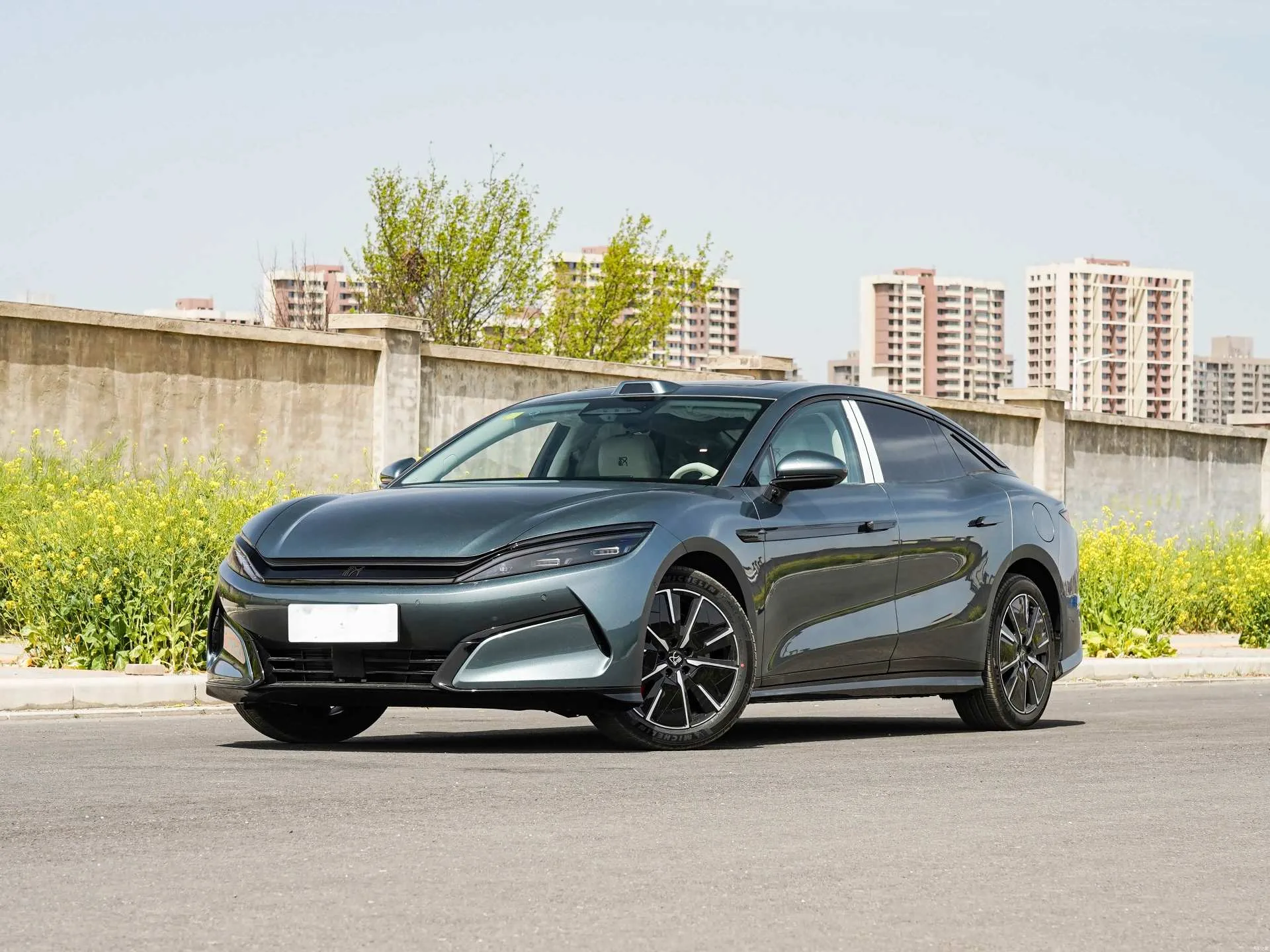 Han L 2025 EV Flagship Model with 701KM LiDAR