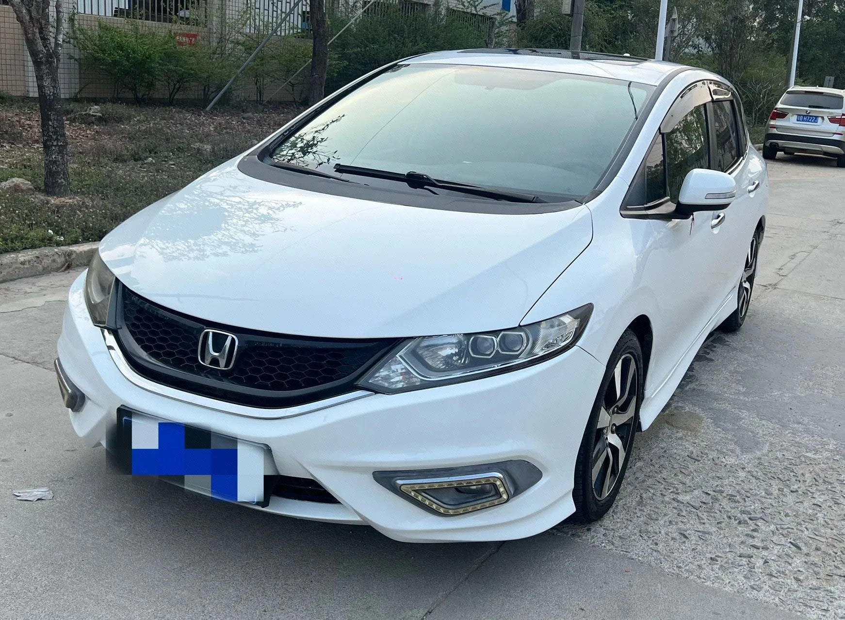 Jade 2014 Model Year 1.8L CVT Luxury Edition, 5-Seater