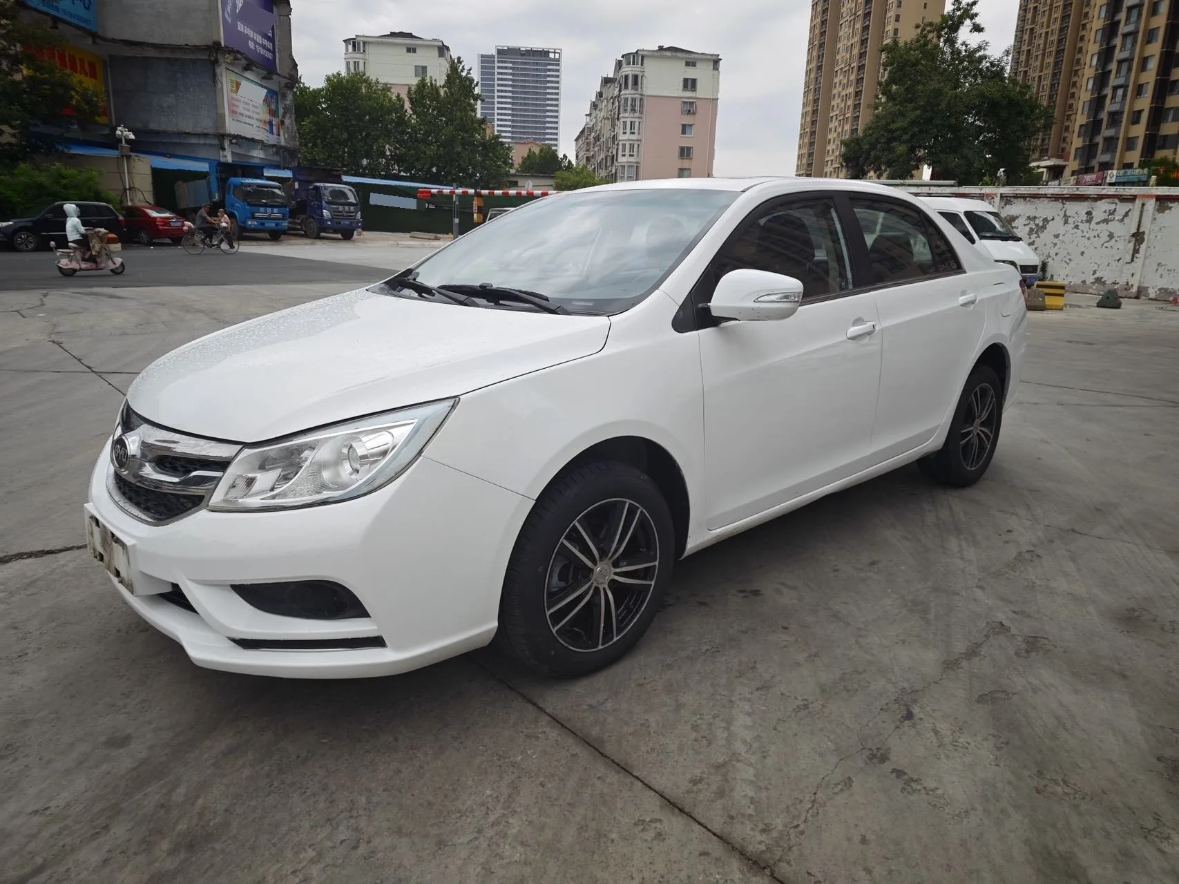 Suruai 2015 Facelift 1.5L Automatic Luxury Edition