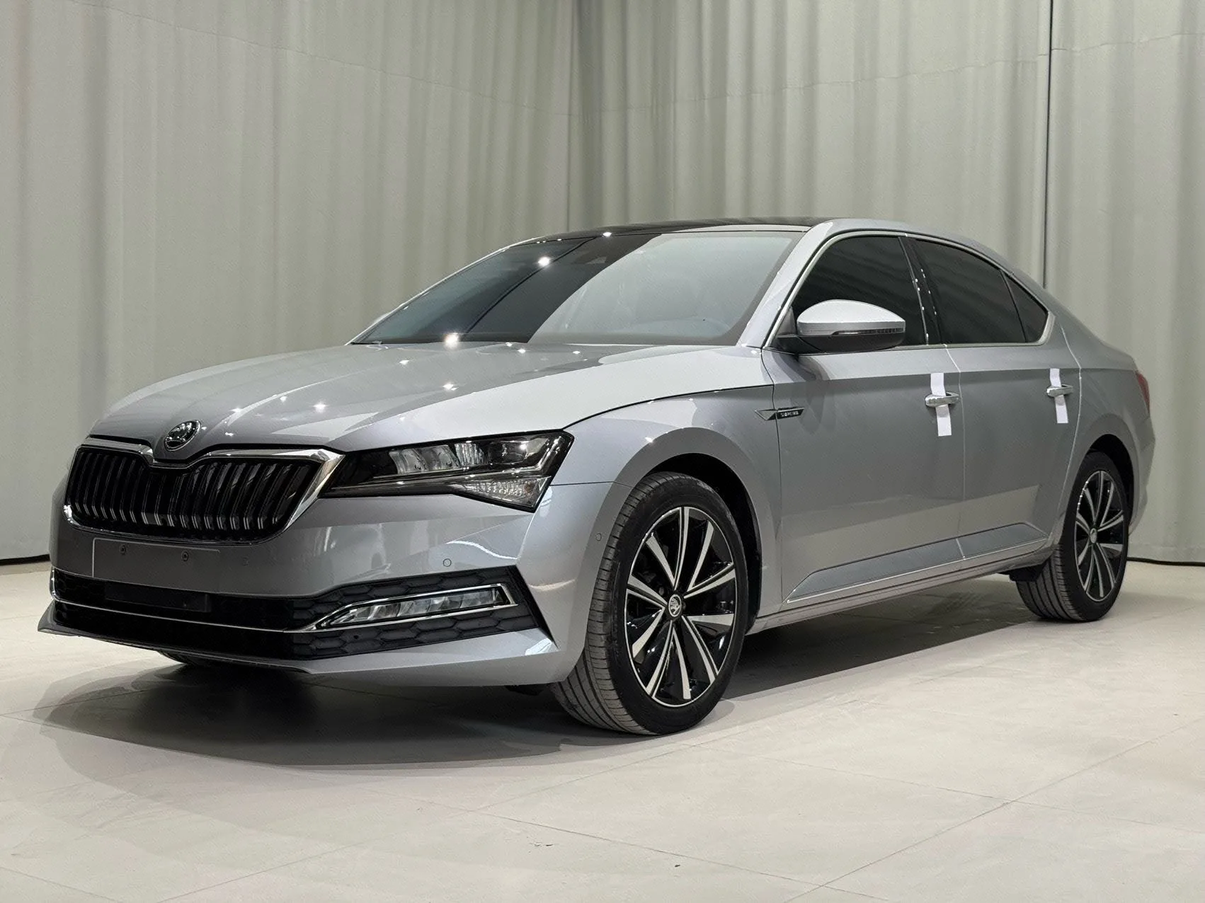 Superb 2023 Facelift TSI280 DSG Premium Edition