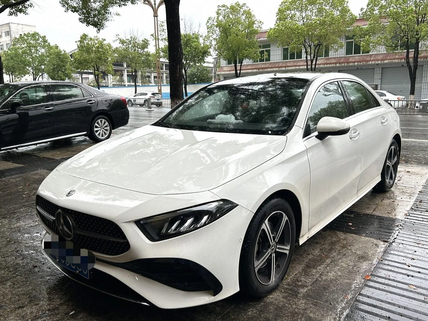 Mercedes-Benz A-Class 2024 A 200 L 1.3T Fashion (Facelift) Automatic
