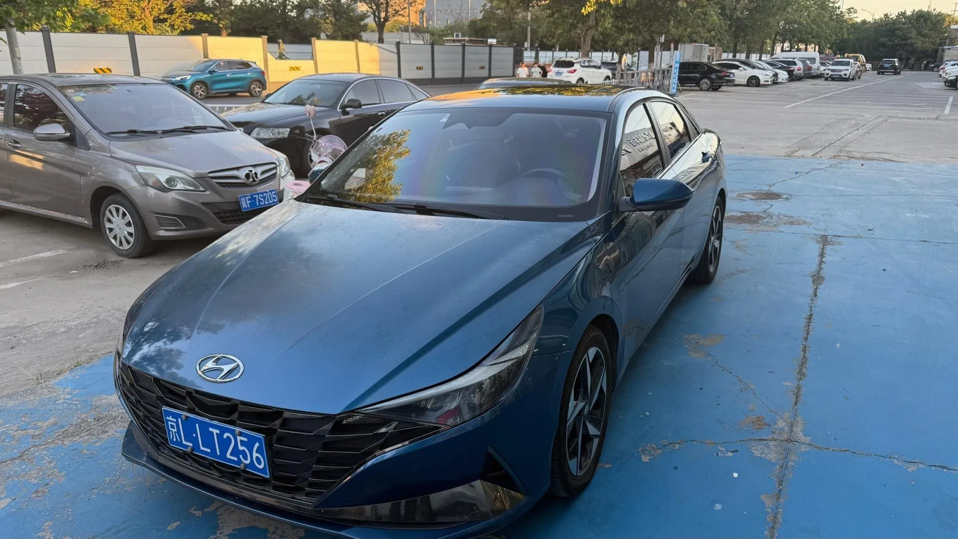Hyundai Elantra 2021 1.5L CVT LUX Premium Edition