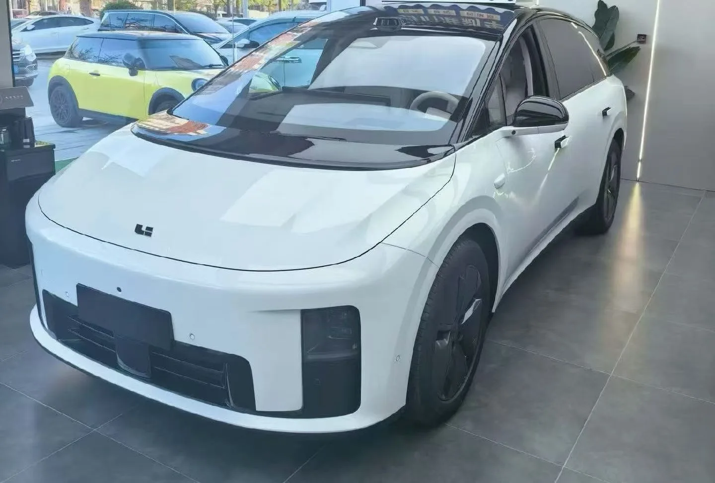 Li Auto 2025 i8 Standard Edition Automatic