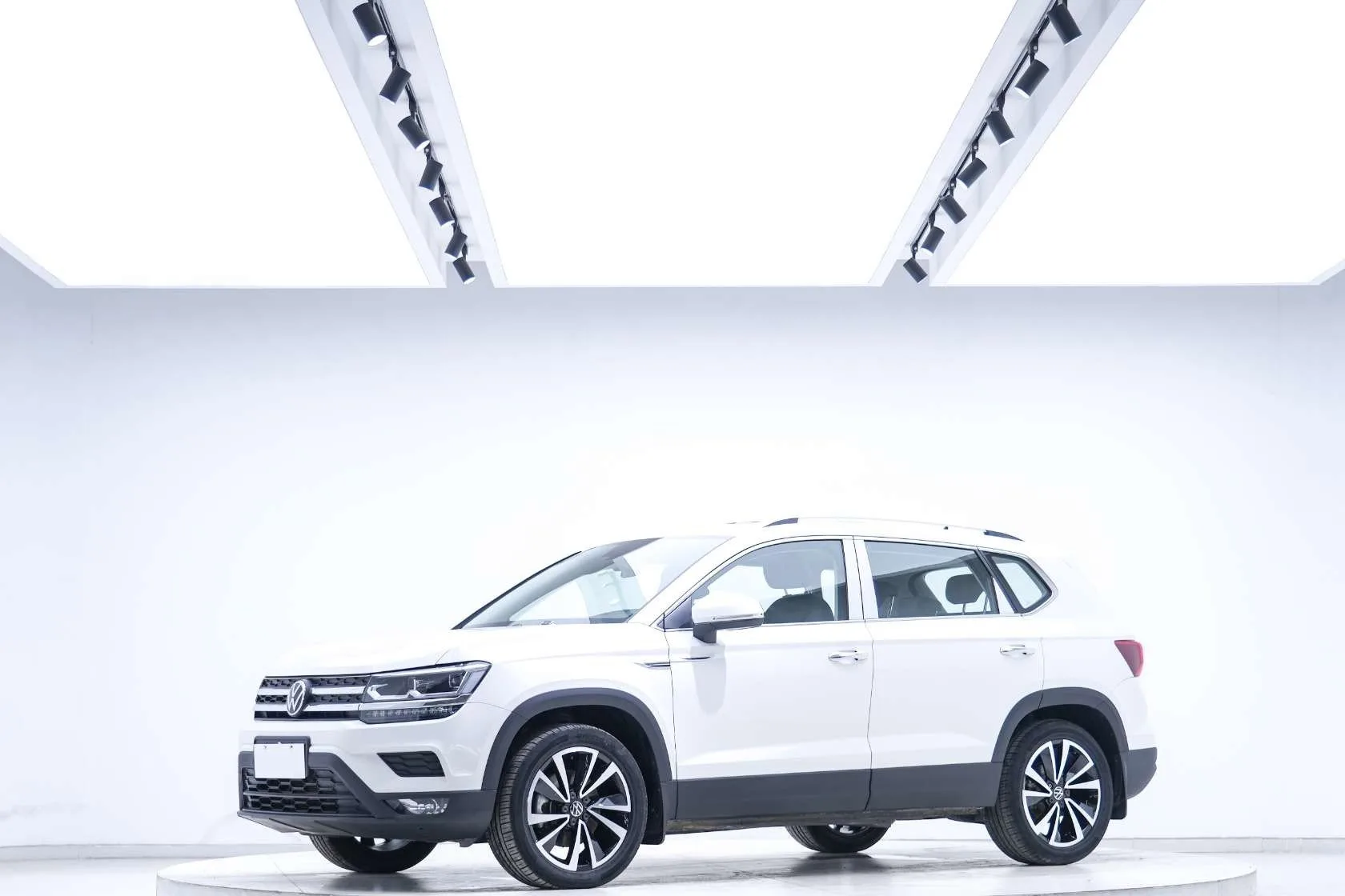 Tharu 2022 280TSI 2WD Luxury Edition