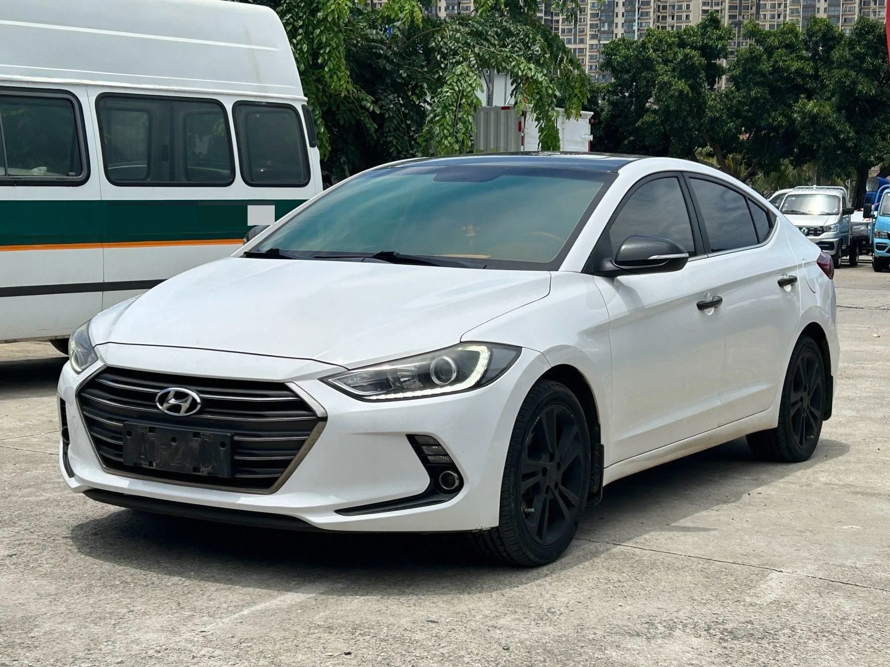 Hyundai Elantra 2016 1.6L Automatic Smart Luxury Edition