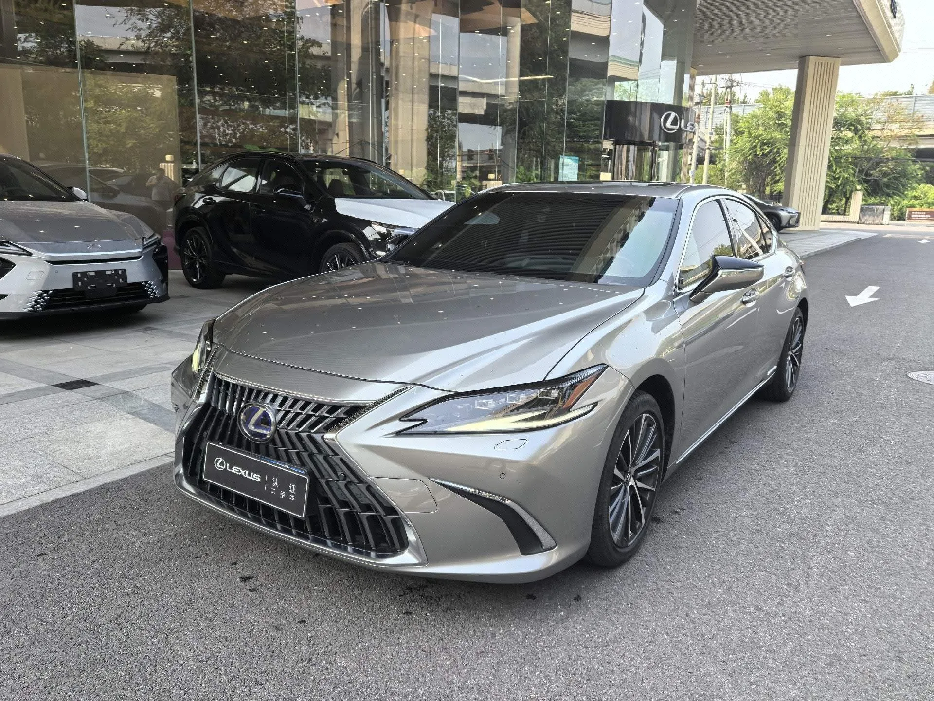 2021 Lexus ES 300h Premium Edition