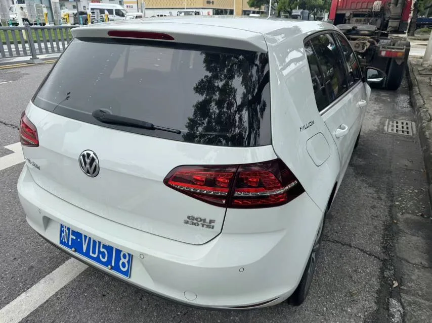 2017 Golf 230TSI Automatic Luxury Millionth Edition