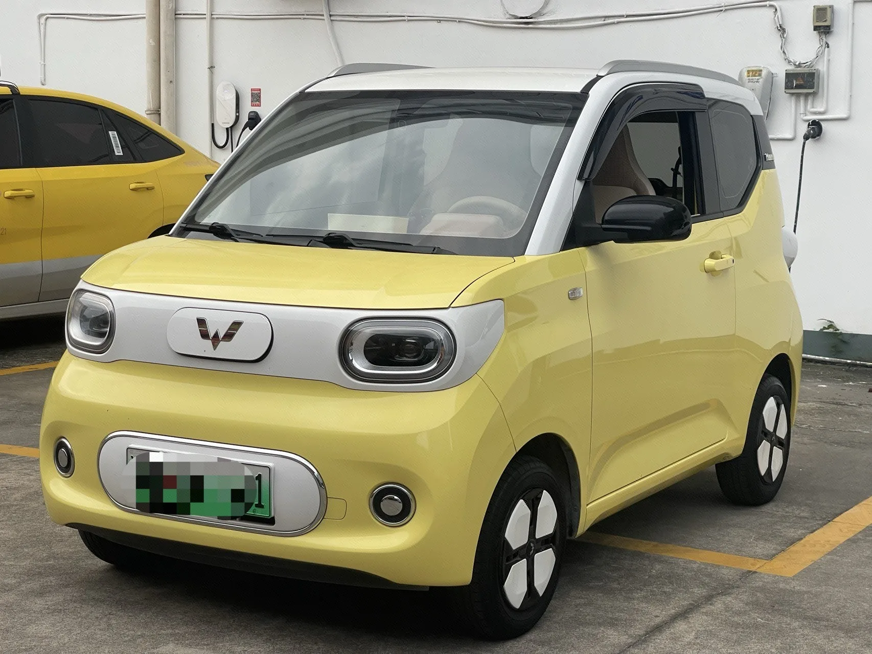 Hongguang MINIEV 2024 Macaron Model, 215km