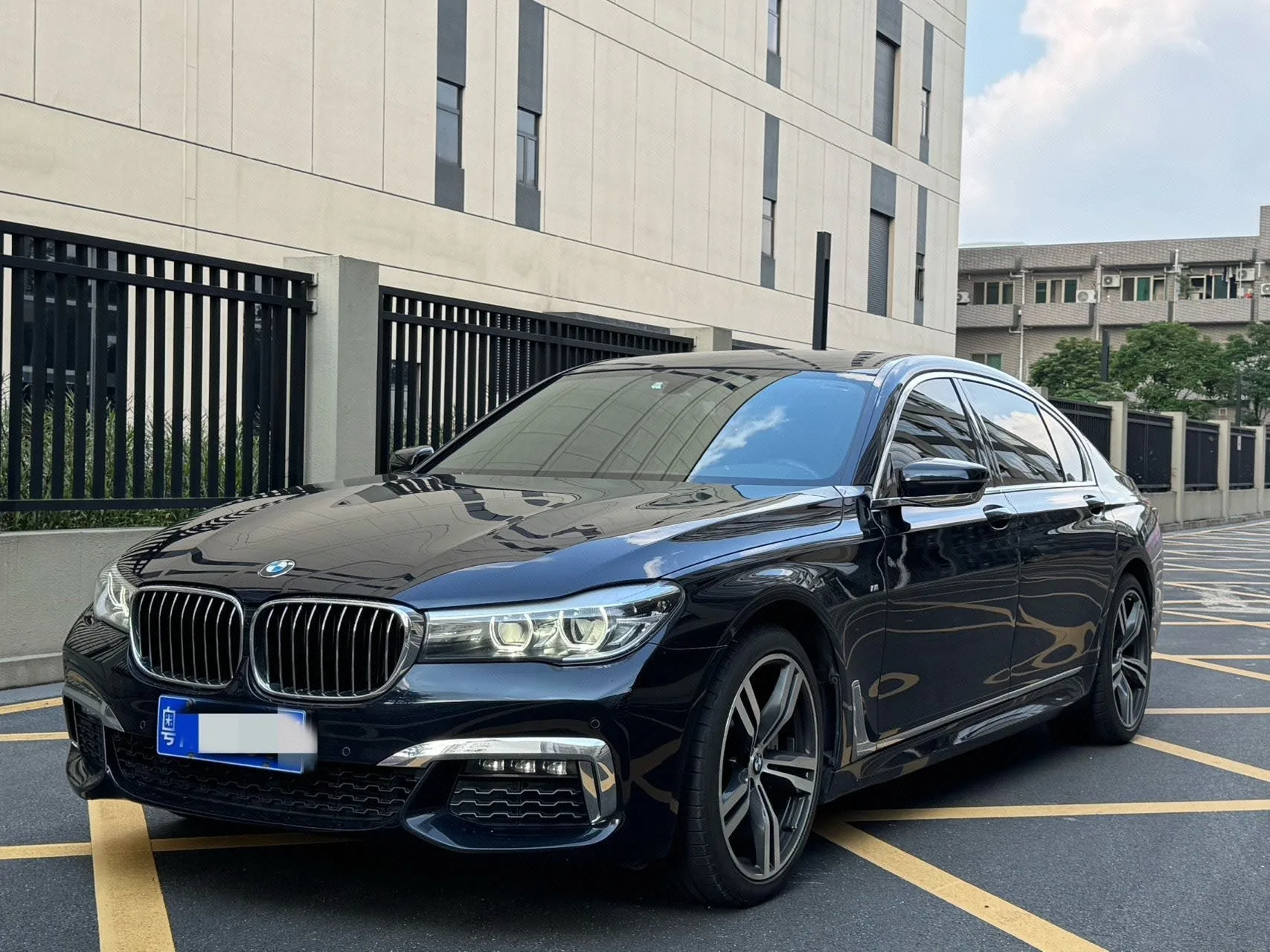 2018 BMW 7 Series 730Li Leading Edition M Sport Package