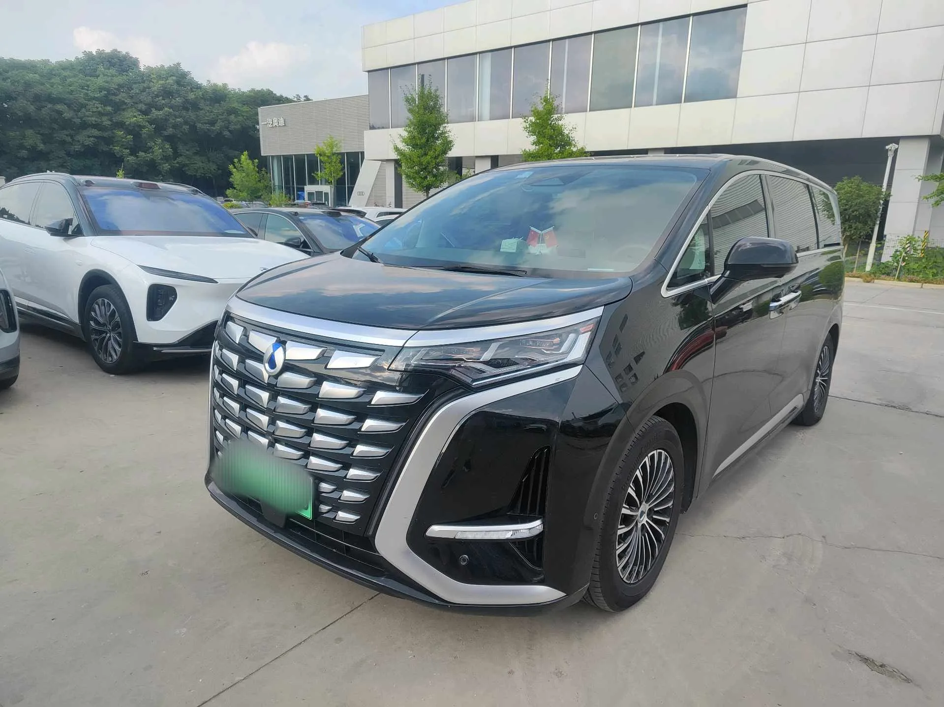 Denza D9 2022 DM-i 970 AWD Flagship Edition