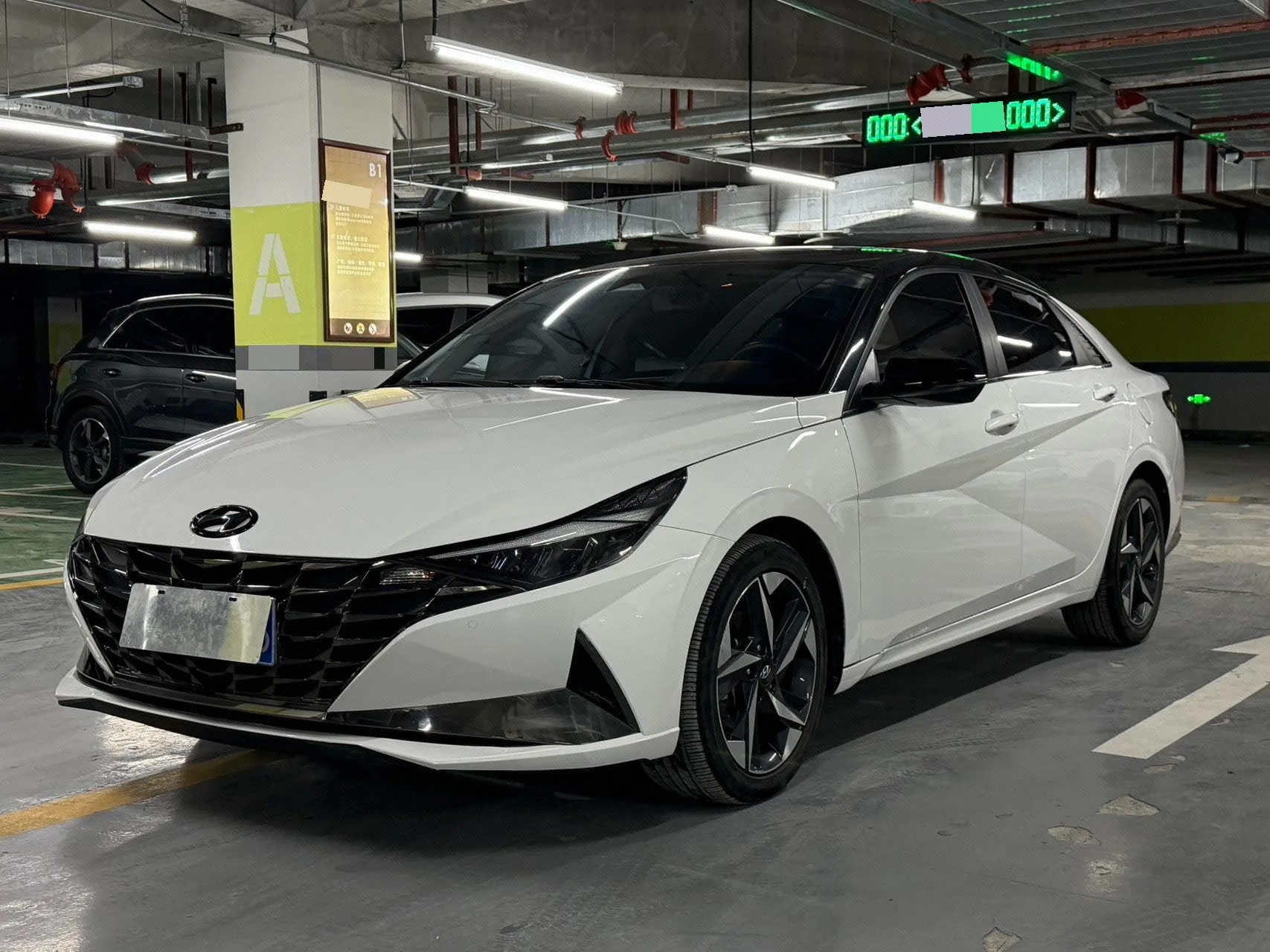 Hyundai Elantra 2022 1.5L CVT LUX Premium Edition