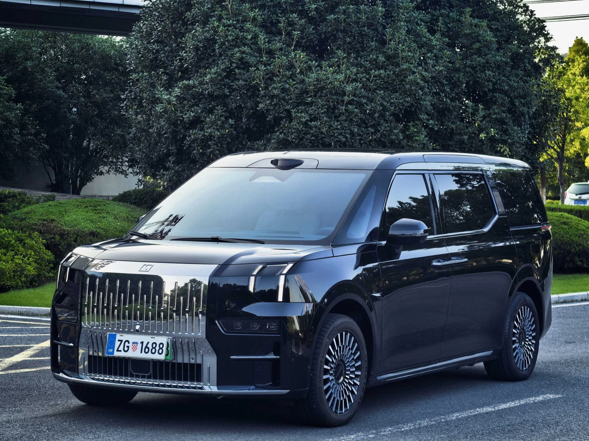 2024 Jike 009 Six-Seat Executive Edition AWD 108kWh Automatic