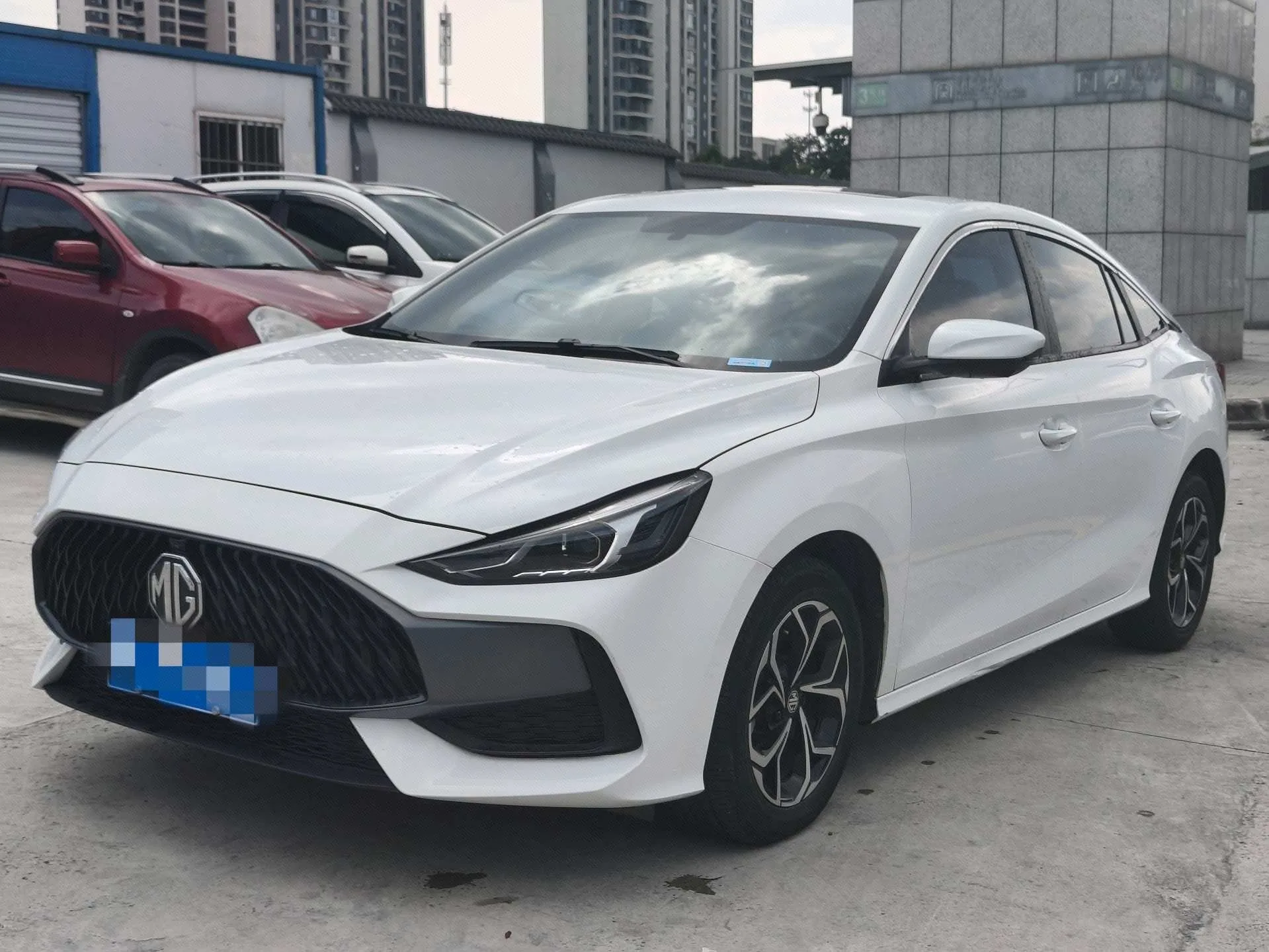 MG5 2023 180DVVT CVT Luxury Edition