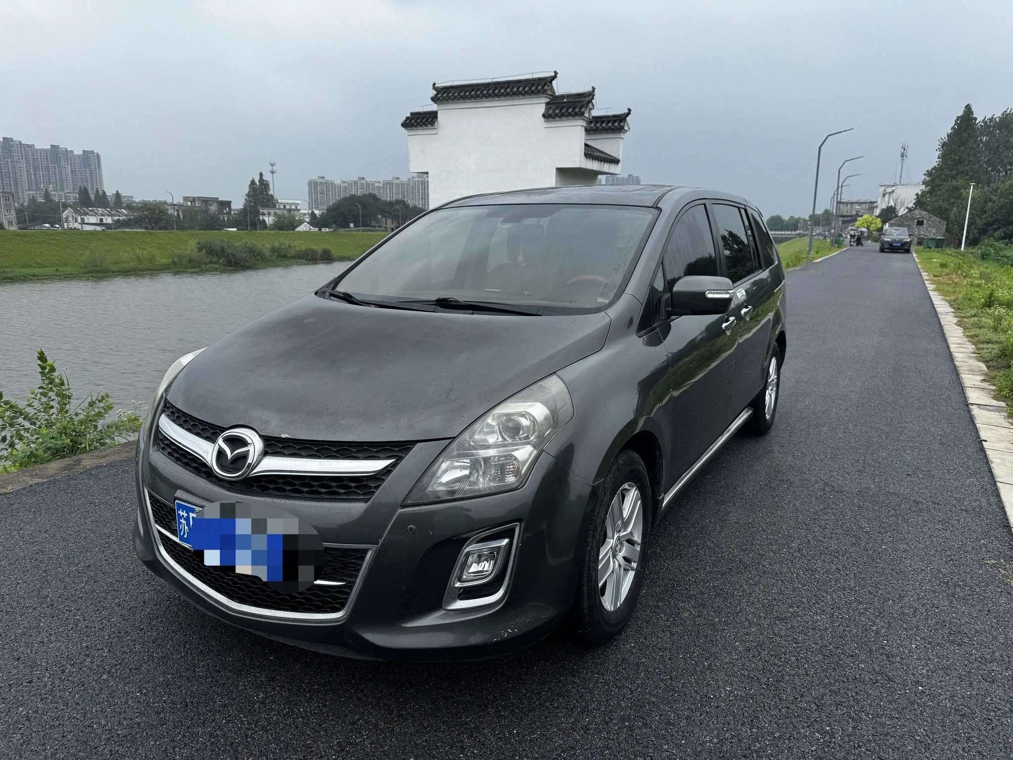 Mazda 8 2011 2.3L Supreme Edition
