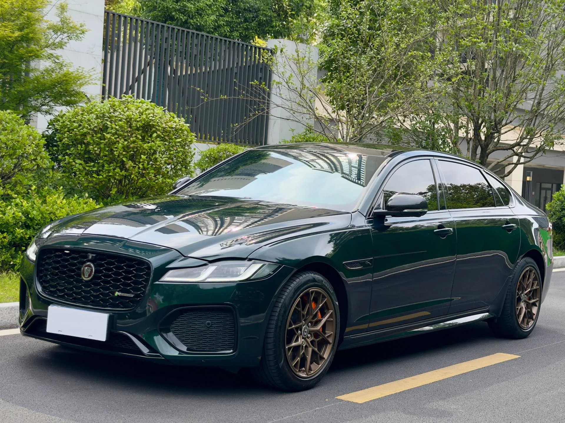 2021 Jaguar XFL XFL 2.0T P250 AWD Radiant Black Sport Edition