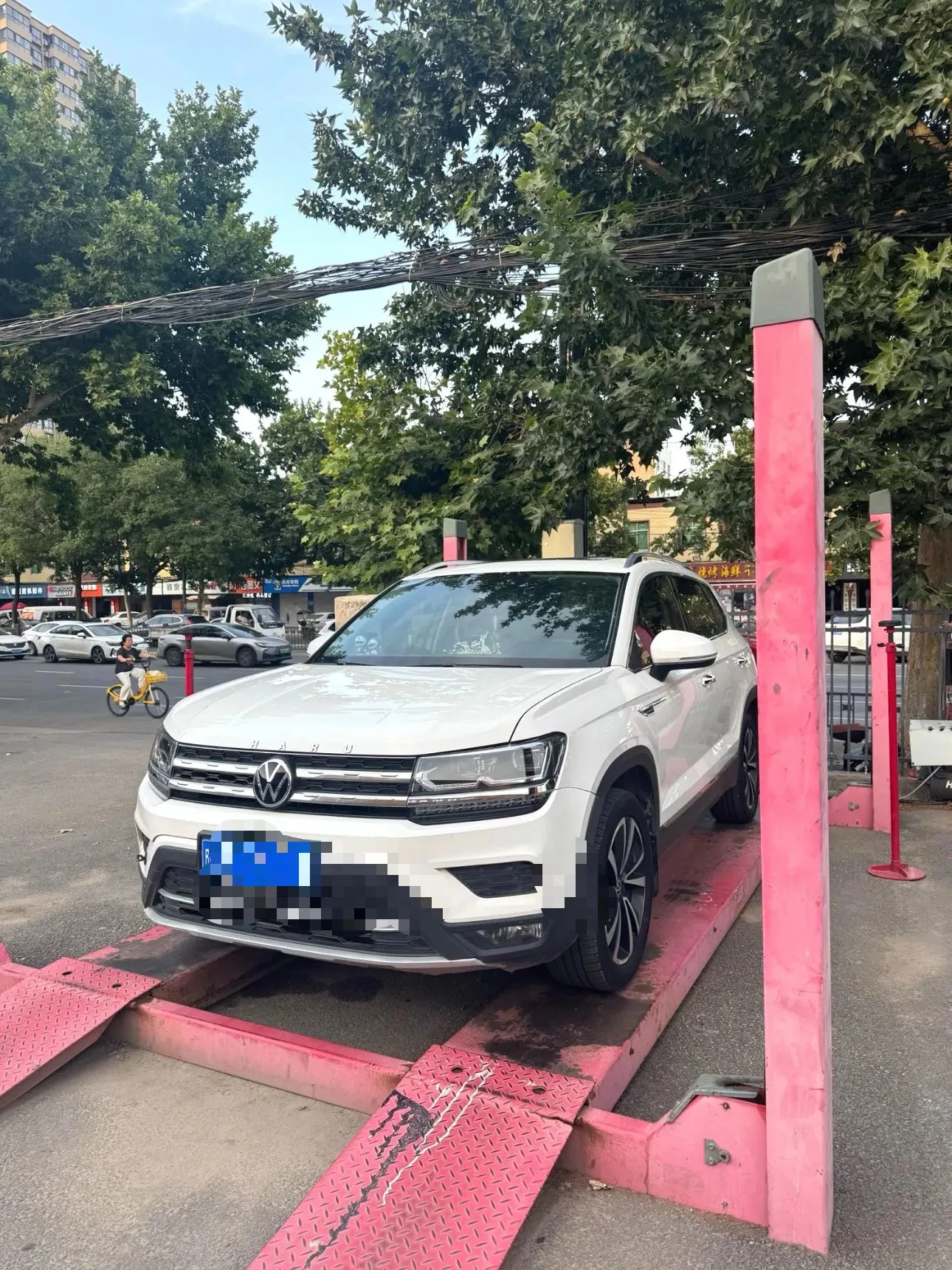 Tharu 2020 330TSI 4WD Luxury PLUS (China VI Emission Standard)