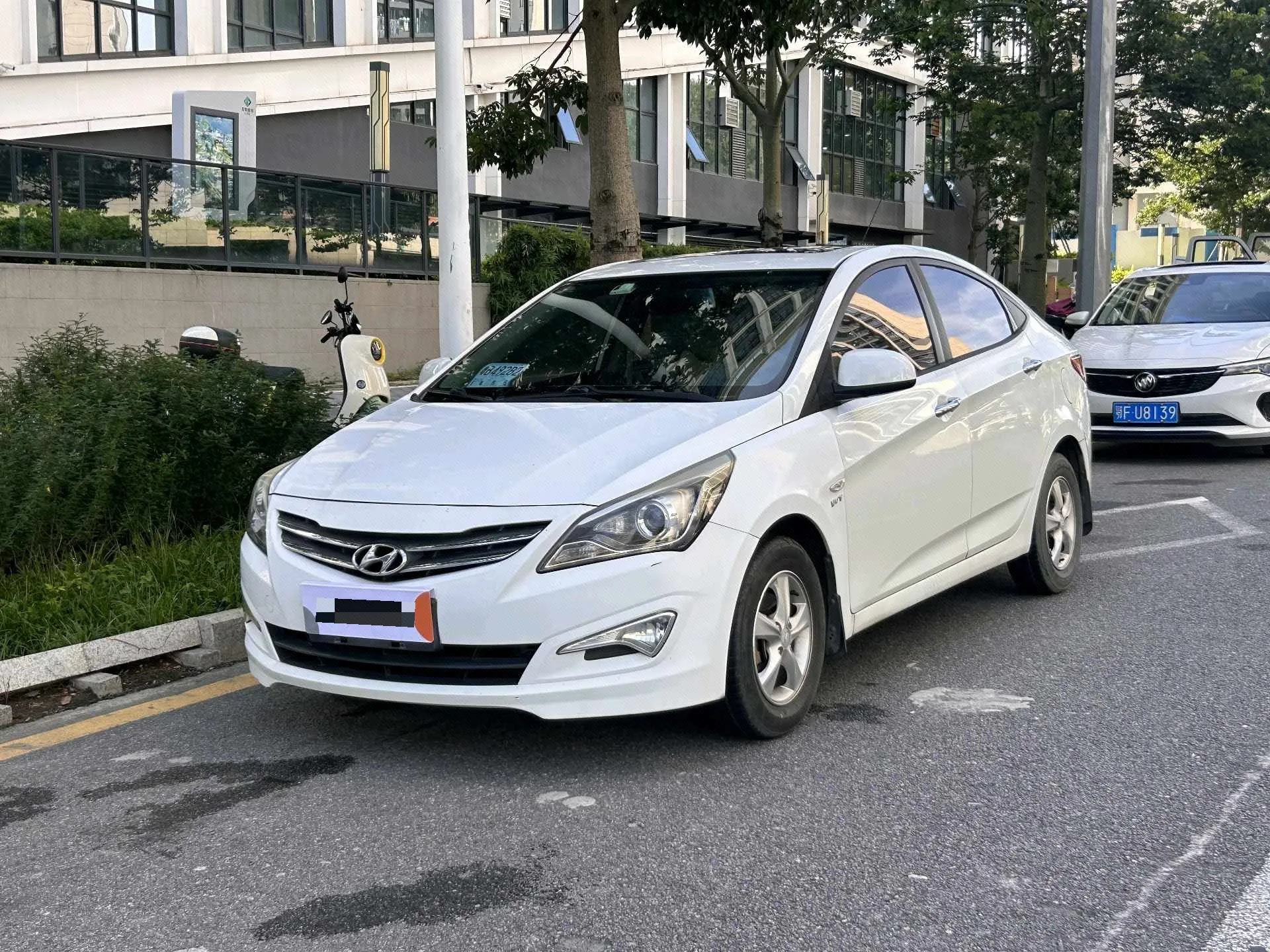 2014 Hyundai Reina 1.4L Automatic Leading Edition GLX