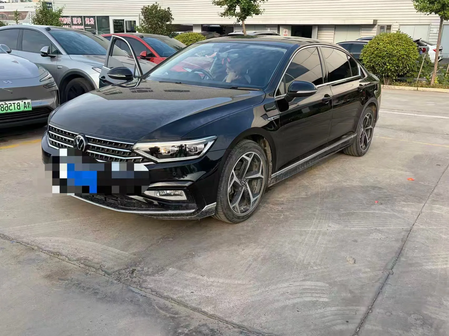 Volkswagen 2025 Magotan 2.0TSI 330TSI 2 Million Unit Luxury Automatic Transmission