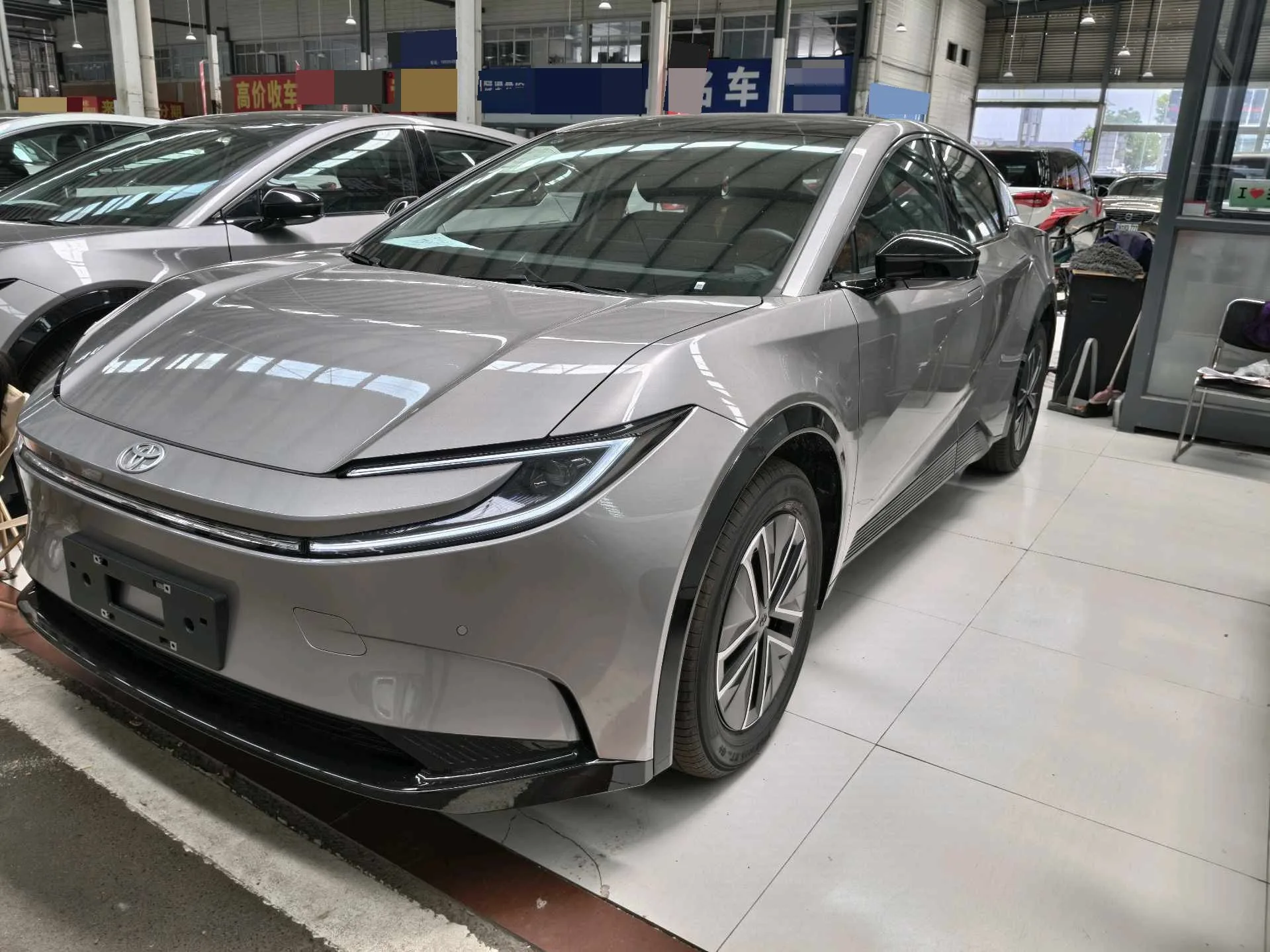 Toyota 2025 bZ5 550 JOY Automatic